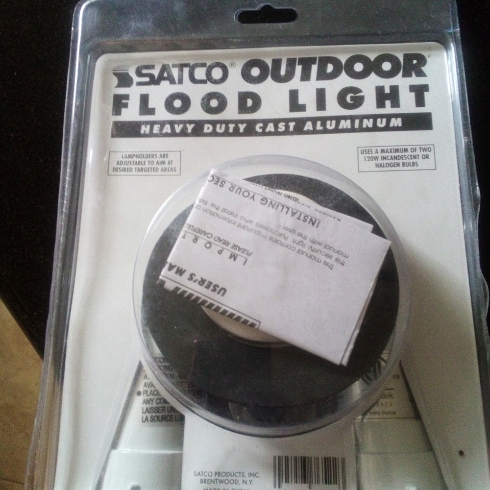 Satco floodlights - Picture 2 of 2